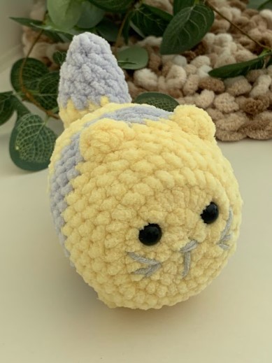 Вязаная игрушка ручной работы 