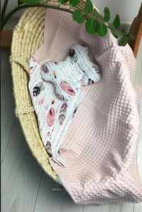 М'який плед з подушкою (рожево-білий із пір'ям), Lotex 081-02