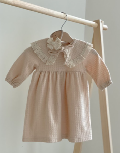 Трикотажное платье со съемным воротничком и повязкой для девочки (нюд), Little Angel 144