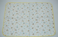Пеленка влагонепроницаемая (50х70 см), многоразовая. "Мишки", Lindo Т-1855