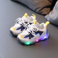 Стильні кросівки для дитини (світяться при ходьбі)
