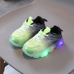 Стильні кросівки для дитини (світяться при ходьбі)