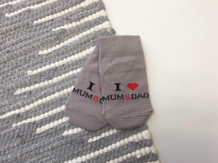 Трикотажные носки для малыша (i love mum&dad, серые), 151 SULLUN