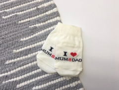 Трикотажные носки для малыша (i love mum&dad, молочые), 151 SULLUN