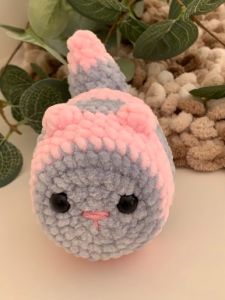 Вязаная игрушка ручной работы "Котик" (12 см), Кольорові петельки