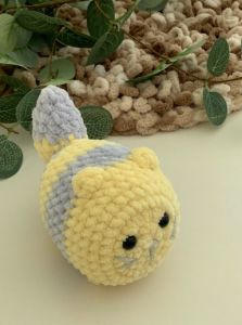 Вязаная игрушка ручной работы "Котик" (12 см), Кольорові петельки