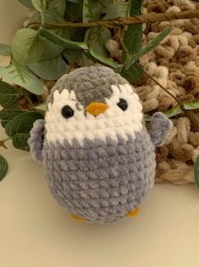 Вязаная игрушка ручной работы "Пингвин" (9 см), Кольорові петельки