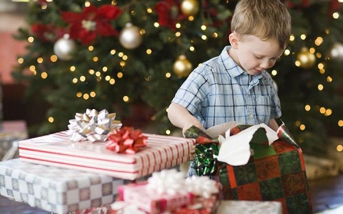 Где спрятать новогодние подарки: варианты секретных мест