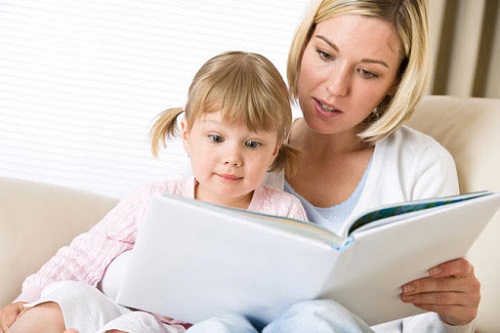 Малыш и его первая книга: как научить читать