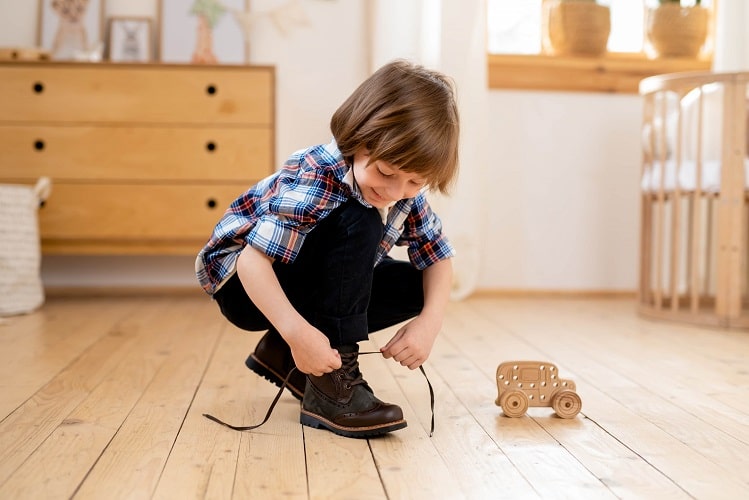 Учим ребенка завязывать шнурки!