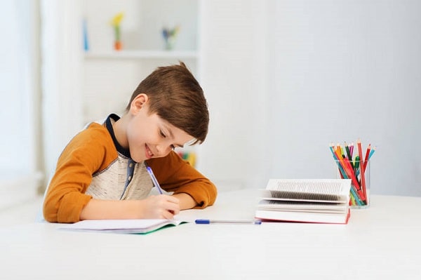 Як навчити дитину писати букви і цифри