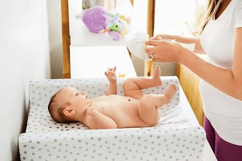 9 частых вопросов педиатру об уходе за новорожденными