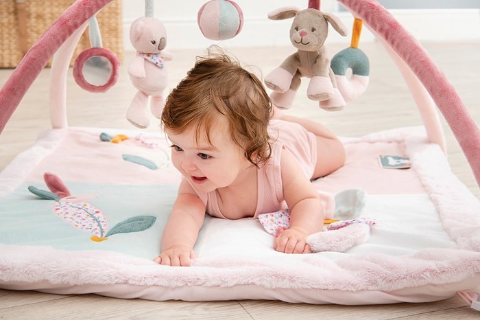 Как выбрать развивающий коврик для ребенка