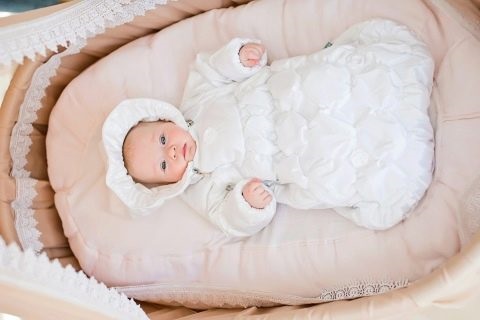В чому особливість комбінезонів для новонароджених